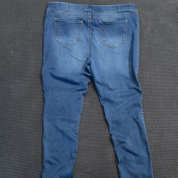 LIMITED TIME $4 ITEM!! No Boundaries Women's Denim Skinny Jeans - Picture 3 of 4